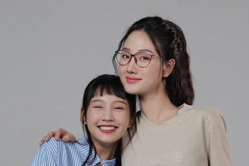 Đi Giữa Trời Rực Rỡ lại gặp 'kiếp nạn' mới, do khán giả xét nét quá chăng?