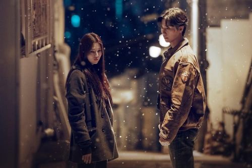 Sinh Vật Gyeongseong phần 2 gây tò mò: Park Seo Joon không già đi sau 80 năm?