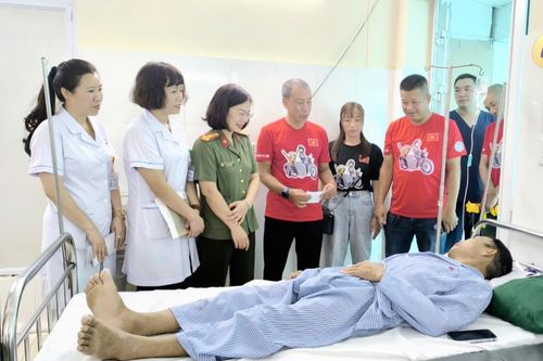 Bệnh viện 19-8 Bộ Công an sẻ chia với người mắc bệnh hiểm nghèo