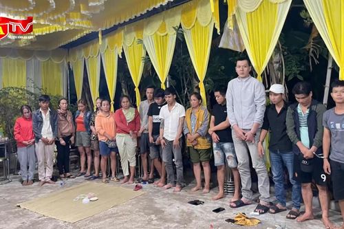Lợi dụng đám tang để đánh bạc, 11 người bị bắt