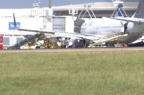Máy bay chở khách của United Airlines gặp nhiễu động nghiêm trọng