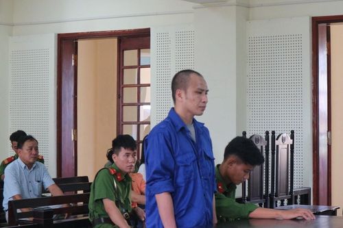 Chém người vì nghi có quan hệ tình cảm với vợ mình