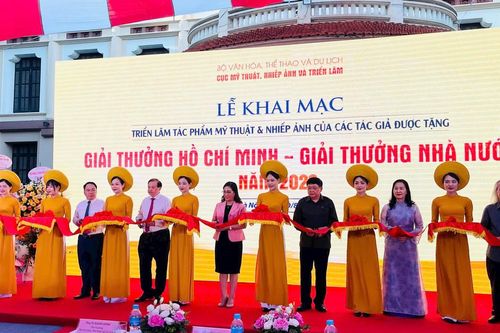 Triển lãm tác phẩm mỹ thuật, nhiếp ảnh được tặng Giải thưởng Hồ Chí Minh, Giải thưởng Nhà nước