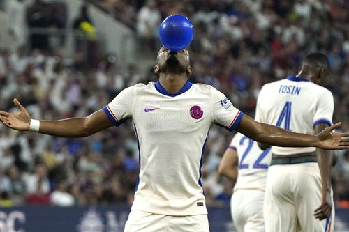 Chelsea thoát hiểm trước đội bóng Thụy Sĩ