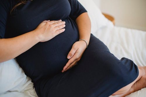 Cô gái 20 tuổi nhập viện vì tự uống 10 viên thuốc phá thai