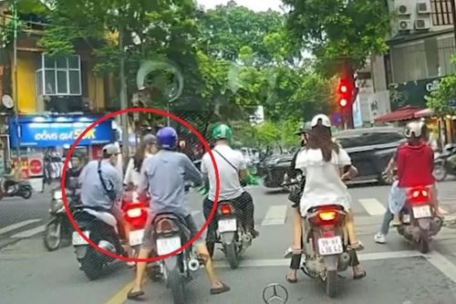 Bắt 2 đối tượng 'dàn cảnh' va chạm giao thông trộm cắp trên phố Nguyễn Biểu
