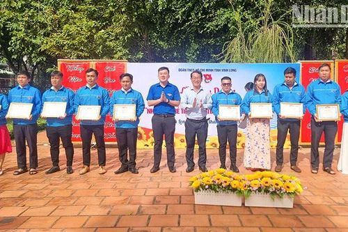 Vĩnh Long tuyên dương học sinh '3 tốt, 3 rèn luyện' và nhà giáo trẻ tiêu biểu