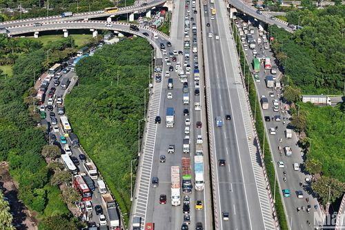 Người dân nườm nượp rời Thủ đô về quê nghỉ lễ Quốc khánh 2/9
