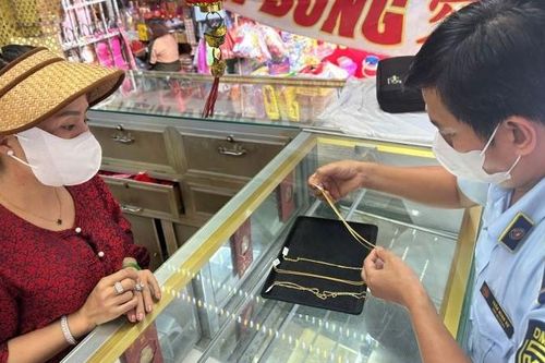 Thành phố Hồ Chí Minh đồng loạt kiểm tra, phát hiện nhiều dây chuyền vàng không rõ nguồn gốc