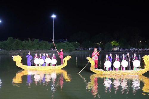 Diễn xướng Dân ca Quan họ trên thuyền