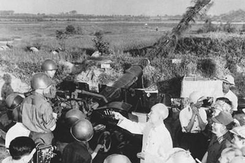 Di chúc Chủ tịch Hồ Chí Minh - Ngọn cờ đoàn kết, dẫn dắt toàn dân tộc đi tới tương lai tươi sáng - Bài 4: Toàn quân đồng lòng thực hiện Di chúc của Bác