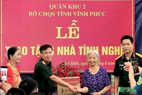 Bộ Chỉ huy Quân sự tỉnh Vĩnh Phúc bàn giao nhà tình nghĩa