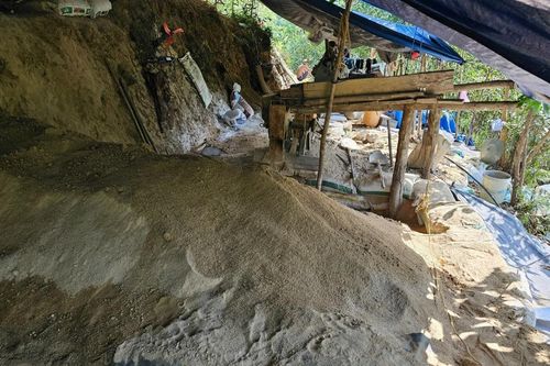 Nhức nhối nạn khai thác vàng trái phép ở vùng giáp ranh