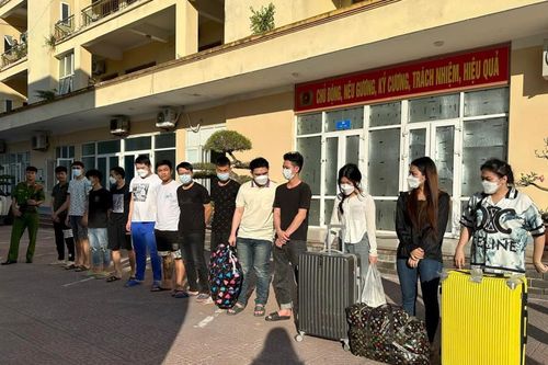 Tiếp tục giải cứu 13 công dân từ Lào về Việt Nam