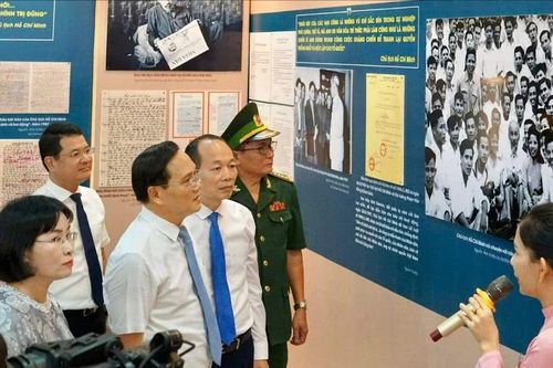 Khai mạc triển lãm Hình ảnh Chủ tịch Hồ Chí Minh trên báo chí cách mạng Việt Nam
