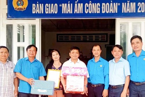 Công đoàn ngành Giáo dục tỉnh Hậu Giang bàn giao mái ấm công đoàn