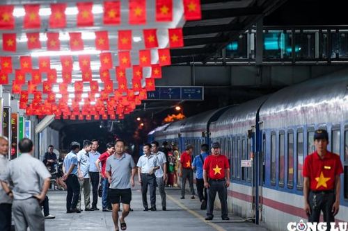 Ga Hà Nội rộn ràng người dân đi tàu về quê, du lịch dịp nghỉ lễ 2/9