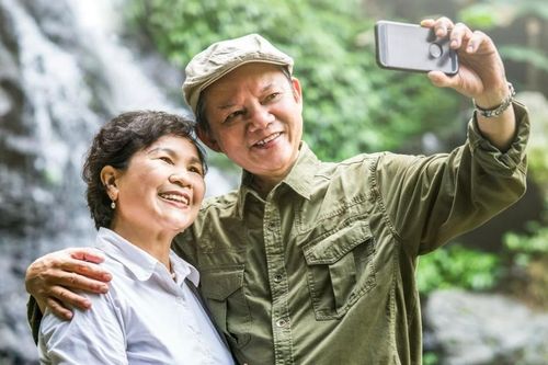 Các bậc cha mẹ có nên tự chủ tài chính khi về già?