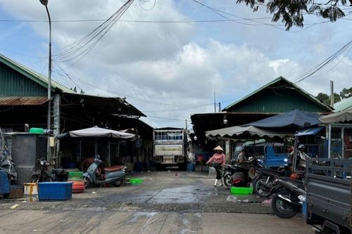 Nạn nhân vụ nổ súng ở chợ cá Hóa An đã được chuyển lên bệnh viện tuyến trên cấp cứu
