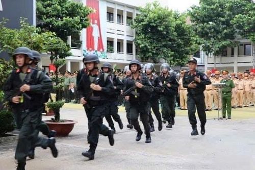 Công an các tỉnh đồng loạt ra quân trấn áp tội phạm