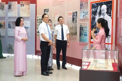Triển lãm hình ảnh Chủ tịch Hồ Chí Minh trên báo chí cách mạng Việt Nam