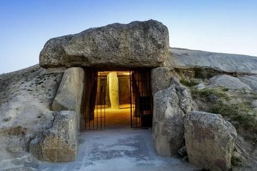 Tiết lộ cách người xưa xây dựng di tích đá khổng lồ Menga Dolmen