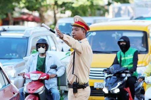 Cửa ngõ Thủ đô ùn dài trước nghỉ lễ 2/9, CSGT miệt mài phân luồng phương tiện