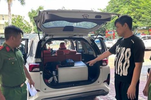 Bắt nhóm người xâm nhập mạng viễn thông trái phép ở TPHCM