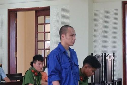 Mang dao chém người vì nghi ngờ có quan hệ bất chính với vợ mình