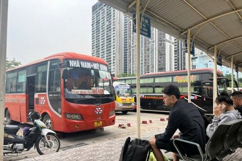 Giá vé tàu xe dịp nghỉ lễ 2/9: 'Cháy' vé từ sớm