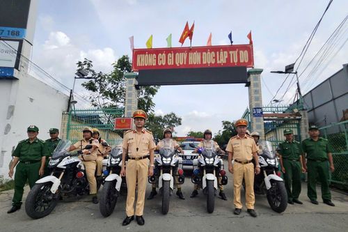 CSGT TP.HCM ra quân bảo đảm trật tự an toàn giao thông dịp lễ