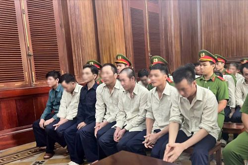 Chủ mưu nhóm 'cát tặc' khai thác hơn 74.000 m3 lĩnh 18 năm tù