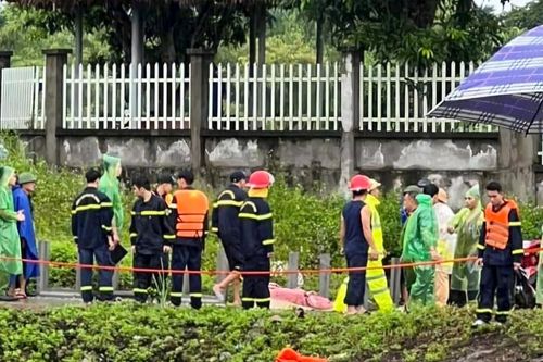Tìm thấy 2 học sinh bị lũ cuốn trôi ở Hòa Bình