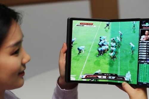 Lần đầu tiên màn hình OLED Hàn Quốc bị Trung Quốc qua mặt