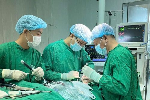 Phẫu thuật thành công cho một công nhân bị ngã giàn giáo cao hơn 10m