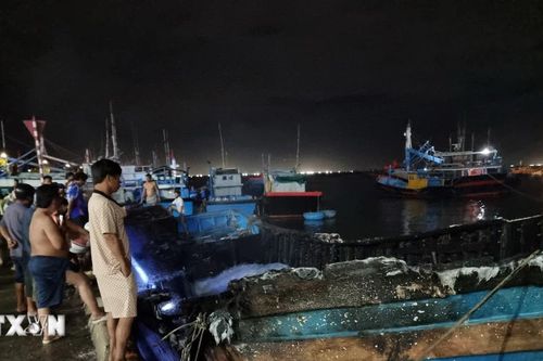 Ninh Thuận: Tàu cá neo ở cảng Ninh Chữ bốc cháy trở lại sau 1 tháng