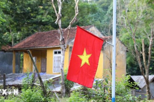 Bản làng vùng cao Nghệ An rợp cờ chào mừng Quốc khánh 2/9