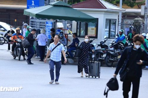 Người dân lục tục rời Thủ đô, bắt đầu kỳ nghỉ Lễ Quốc khánh 2/9