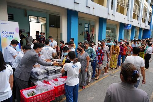 Tặng 1.100 suất cơm cho bệnh nhi và người nhà tại Bệnh viện Nhi đồng 1