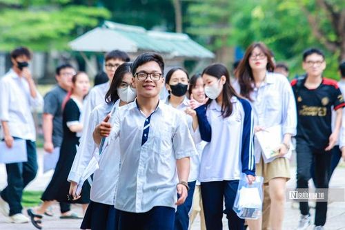 Tuyển sinh khối cao đẳng - Bài 1: Khó khăn chồng chất khó khăn
