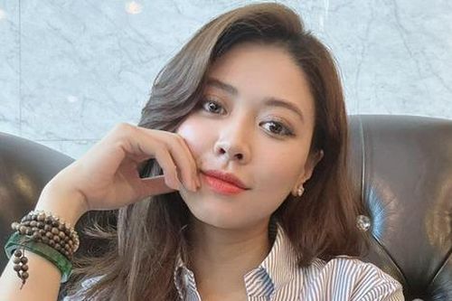 Ngỡ ngàng nhan sắc U40 của Ngọc Trinh, 'biên tập viên giàu nhất VTV' từng rao bán đồng hồ gần 1 tỷ