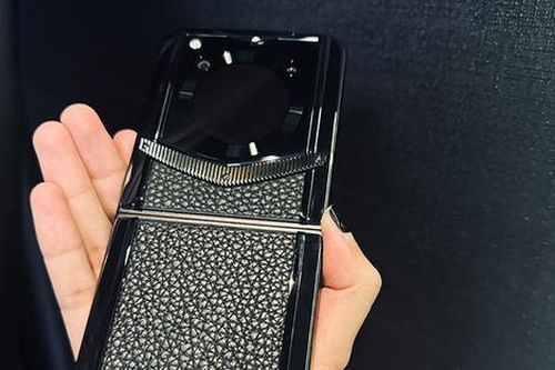Mua điện thoại trăm triệu ở Trung Quốc, khách hàng nhận cái kết phũ phàng