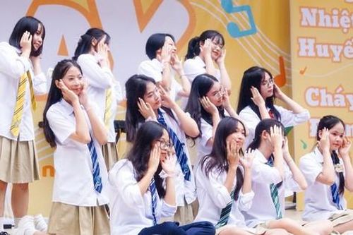 Nhiều hoạt động thú vị chào đón tân học sinh trường THPT Thăng Long