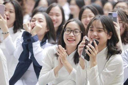 Hàng trăm tỷ đồng học bổng, chắp cánh ước mơ tới giảng đường cho tân sinh viên
