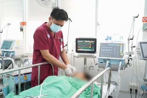 Vụ nổ súng chợ Hóa An: Đôi vợ chồng nguy kịch, tiên lượng xấu