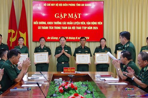 Tiếng vang 'đem chuông đi đánh xứ người'