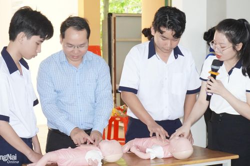 Bệnh viện Nhi đồng Đồng Nai tập huấn sơ cấp cứu ban đầu cho học sinh phổ thông