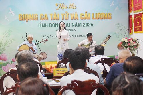Nghệ sĩ Trần Anh Thư: Nối dài tình yêu âm nhạc dân tộc