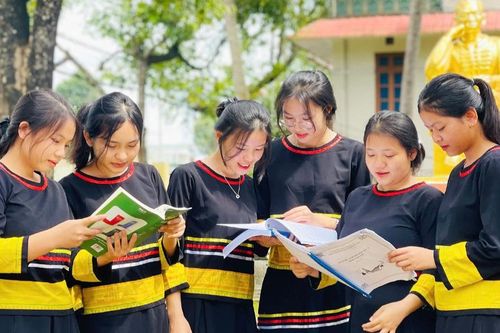 Chắp cánh ước mơ cho học sinh dân tộc thiểu số