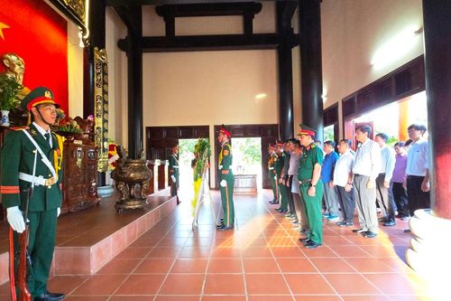 Thường trực Thành ủy Pleiku thăm Sư đoàn 2 và các cơ sở cách mạng Khu 9 tại tỉnh Bình Định